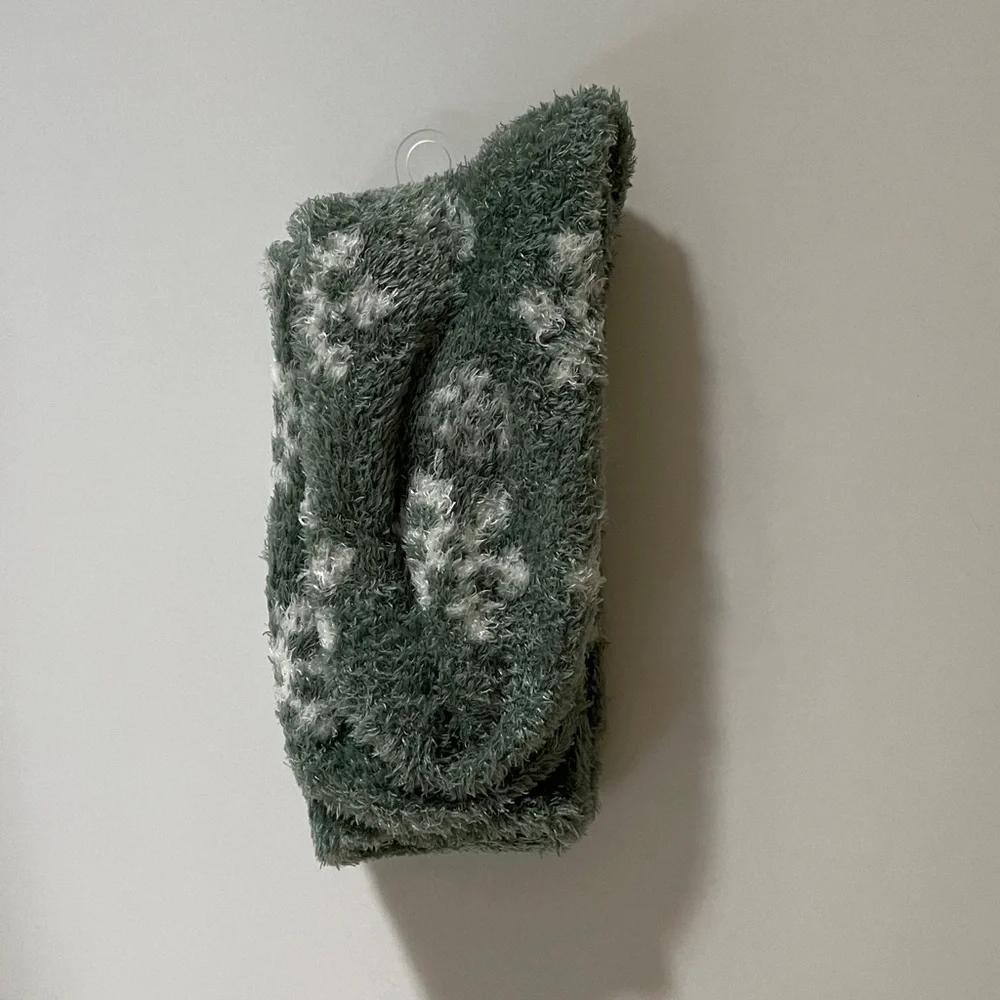 Auden Cozy Crew Socks Green White Soft